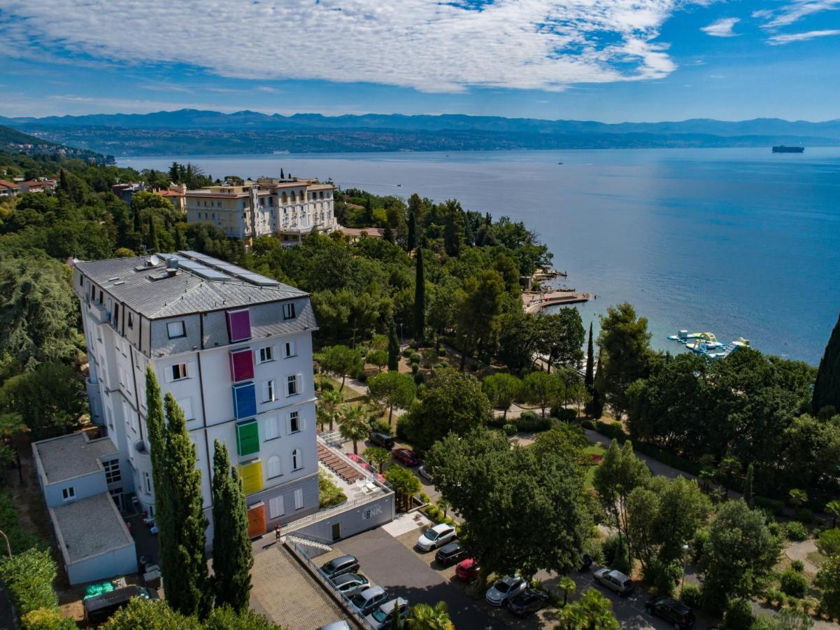 Hostel Link Ловран Екстериор снимка