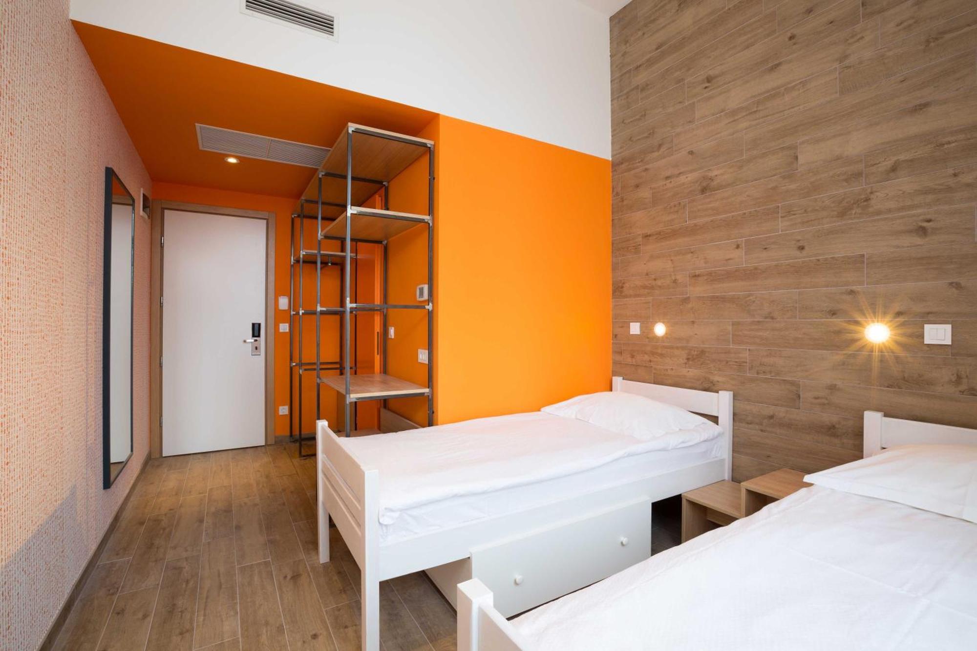 Hostel Link Ловран Екстериор снимка