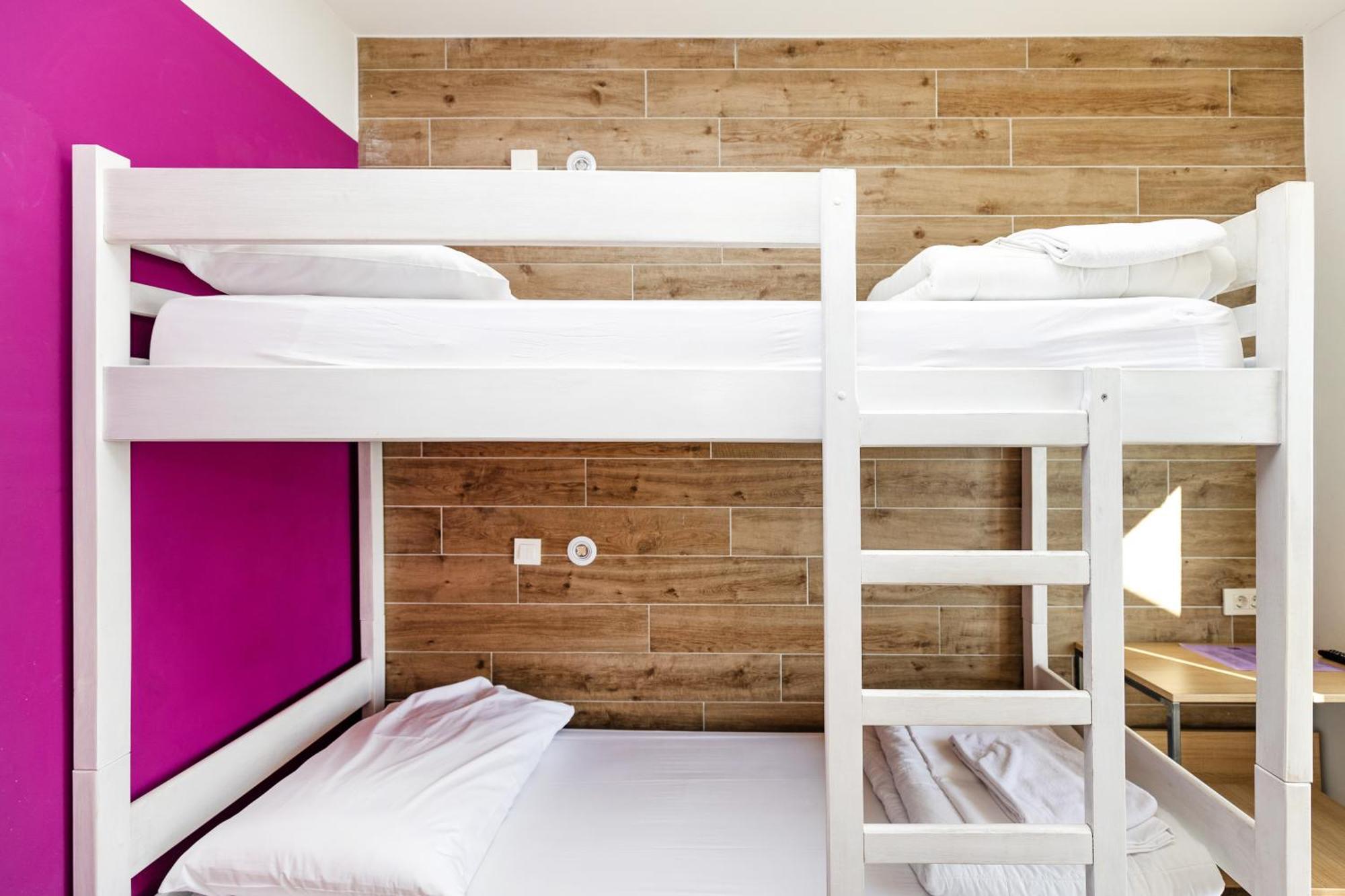 Hostel Link Ловран Екстериор снимка