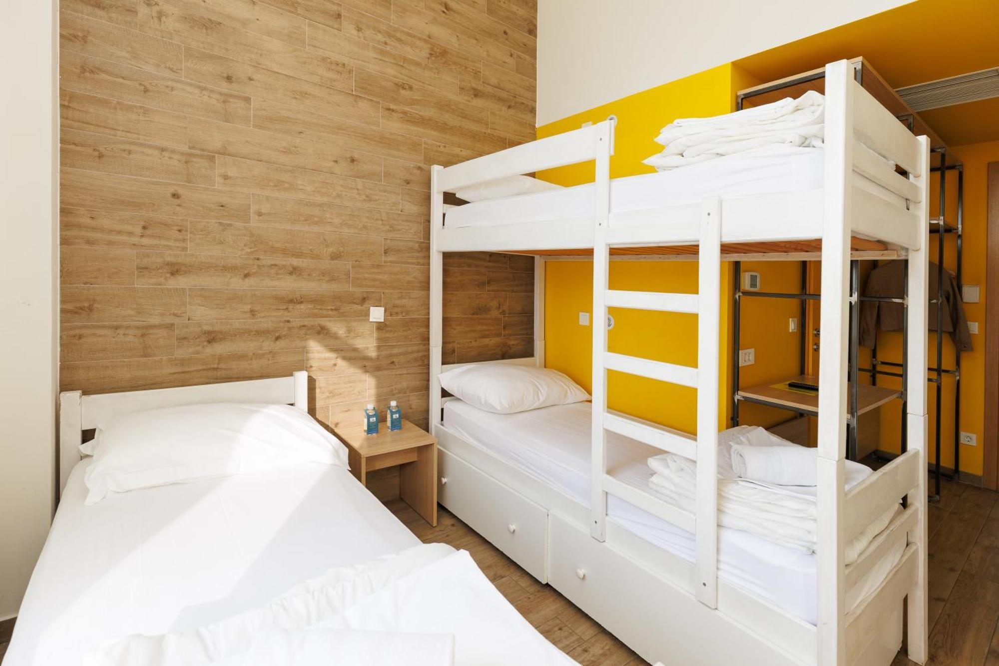 Hostel Link Ловран Екстериор снимка