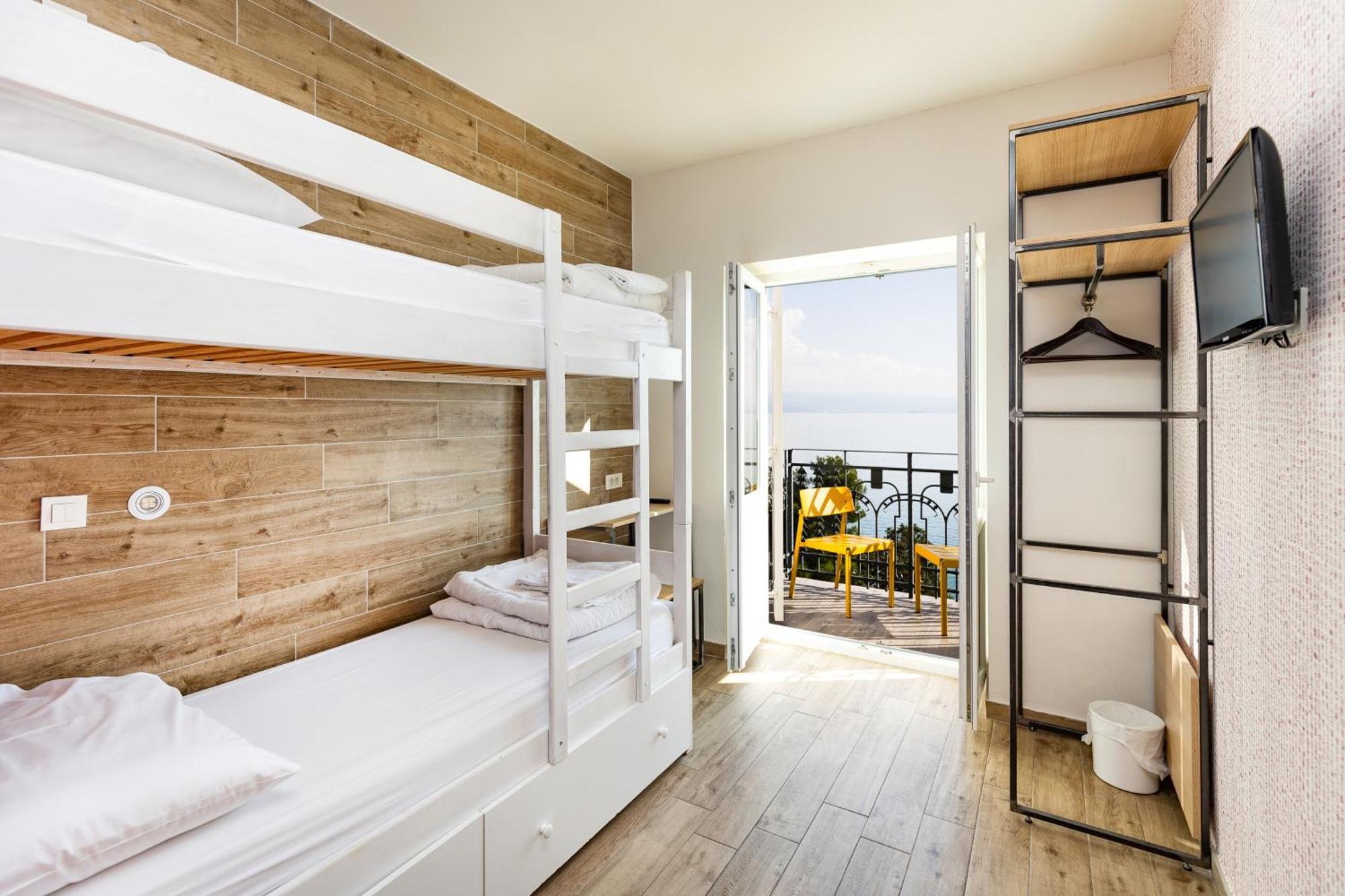 Hostel Link Ловран Екстериор снимка