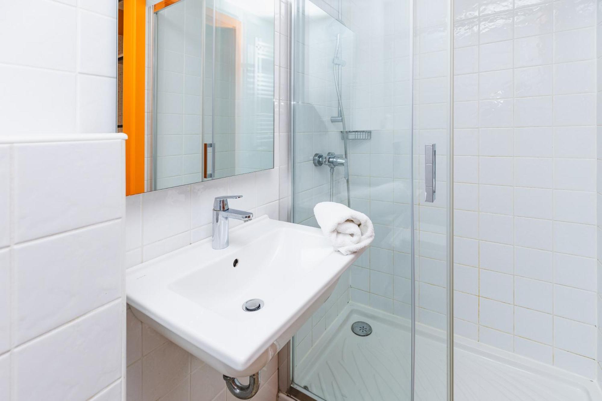 Hostel Link Ловран Екстериор снимка