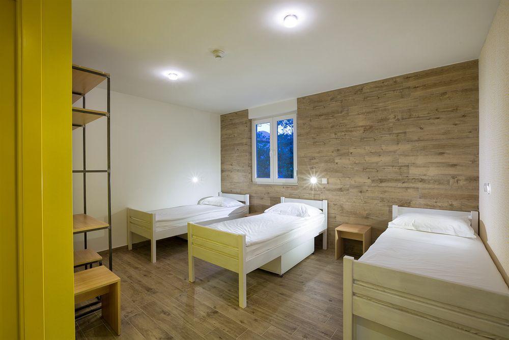 Hostel Link Ловран Екстериор снимка