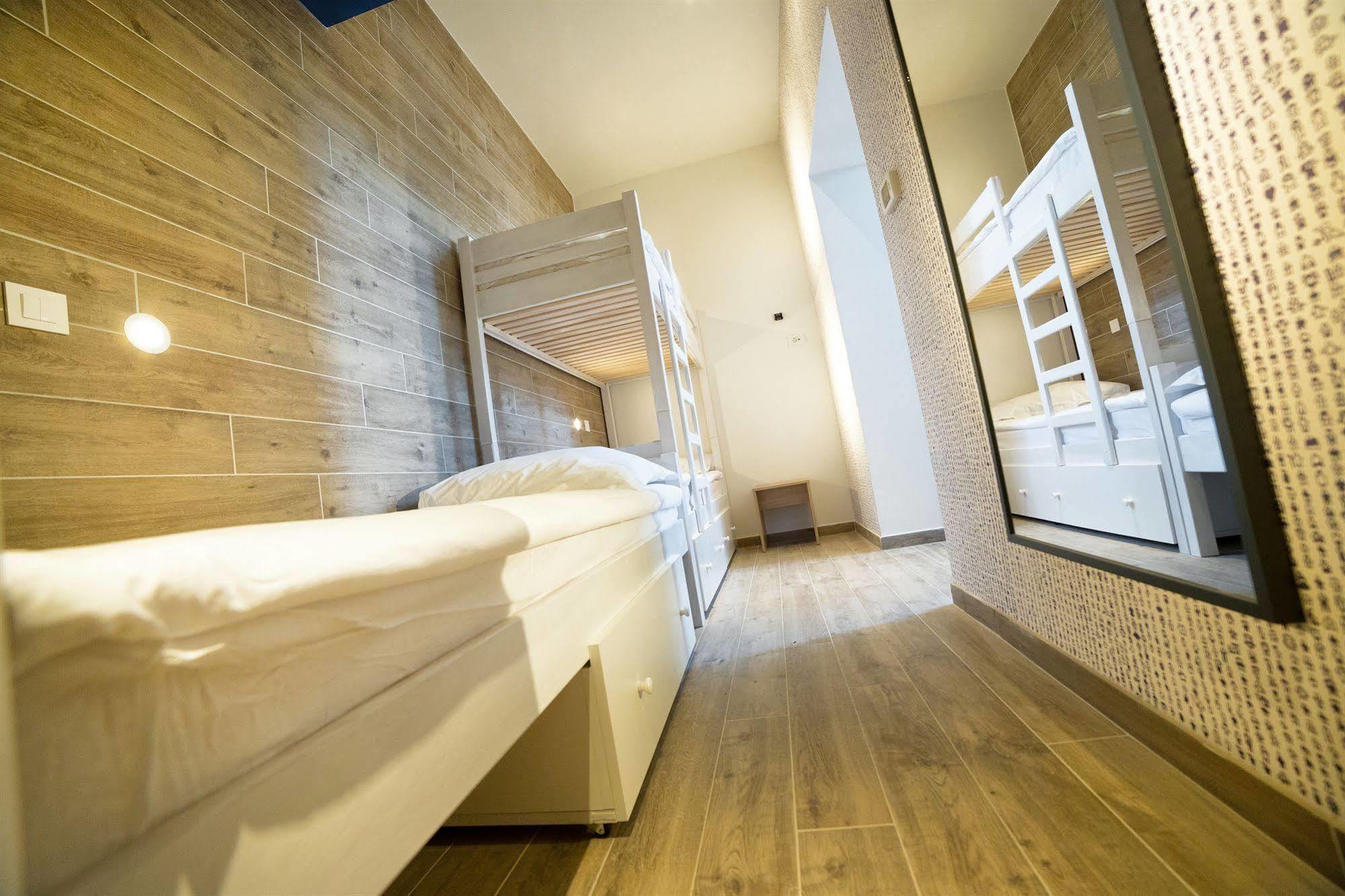 Hostel Link Ловран Екстериор снимка